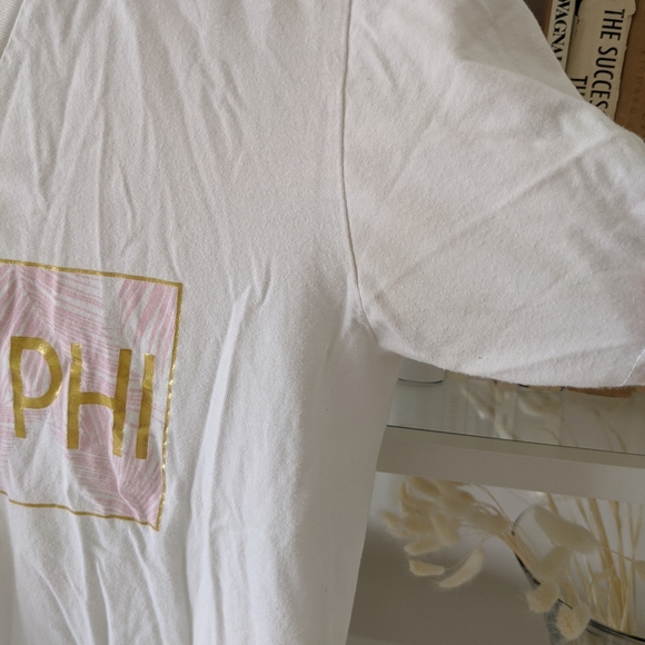 ๐5 for $10๐ Alpha Phi Pink Design Tee - Picture 3 of 4